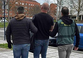 Uno de los detenidos en esta operación de la Guardia Civil contra el narcotráfico.