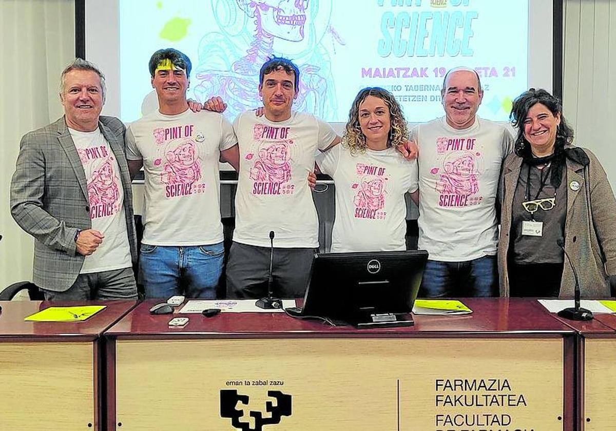 Aitor Buendía, Jon Luzuriaga, Asier Herrero, Edurne Rujas, Gontzal Mugaburu y Esti Sarrionandía.
