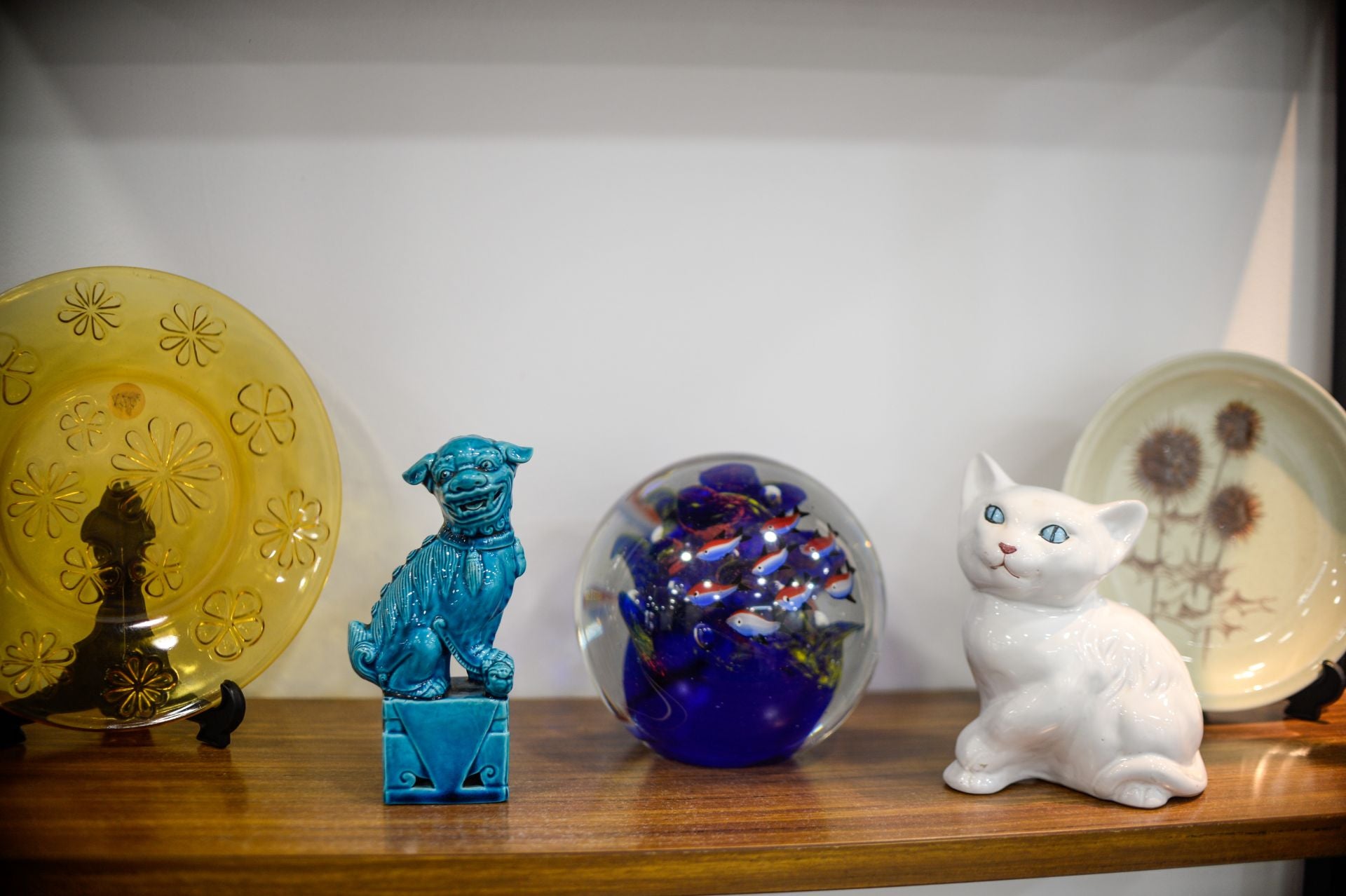La nueva vida de Alejandro: abre una tienda de muebles y objetos &#039;vintage&#039; en el centro de Bilbao