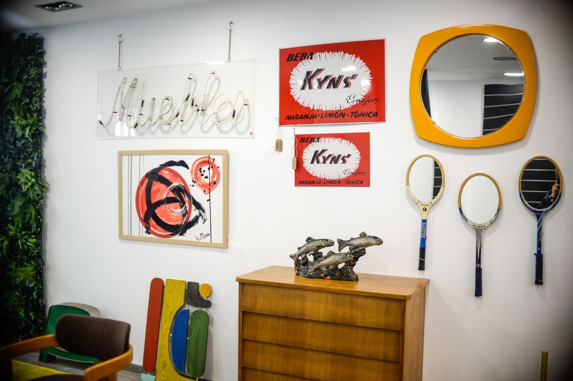 La nueva vida de Alejandro: abre una tienda de muebles y objetos &#039;vintage&#039; en el centro de Bilbao