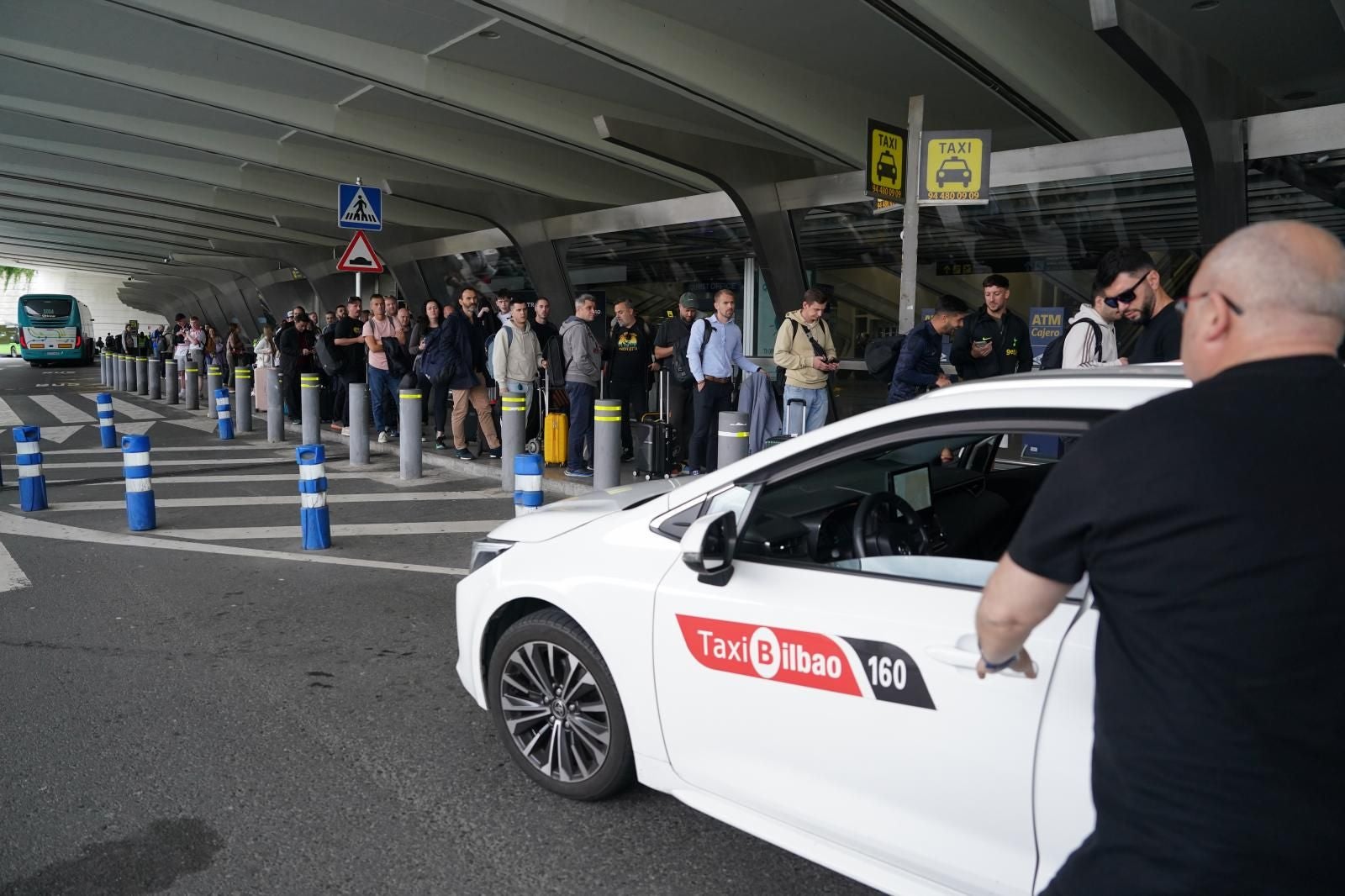 El desembarco inglés en el aeropuerto de Bilbao