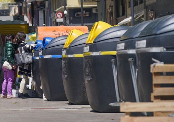 Contenedores de residuos en Vitoria.