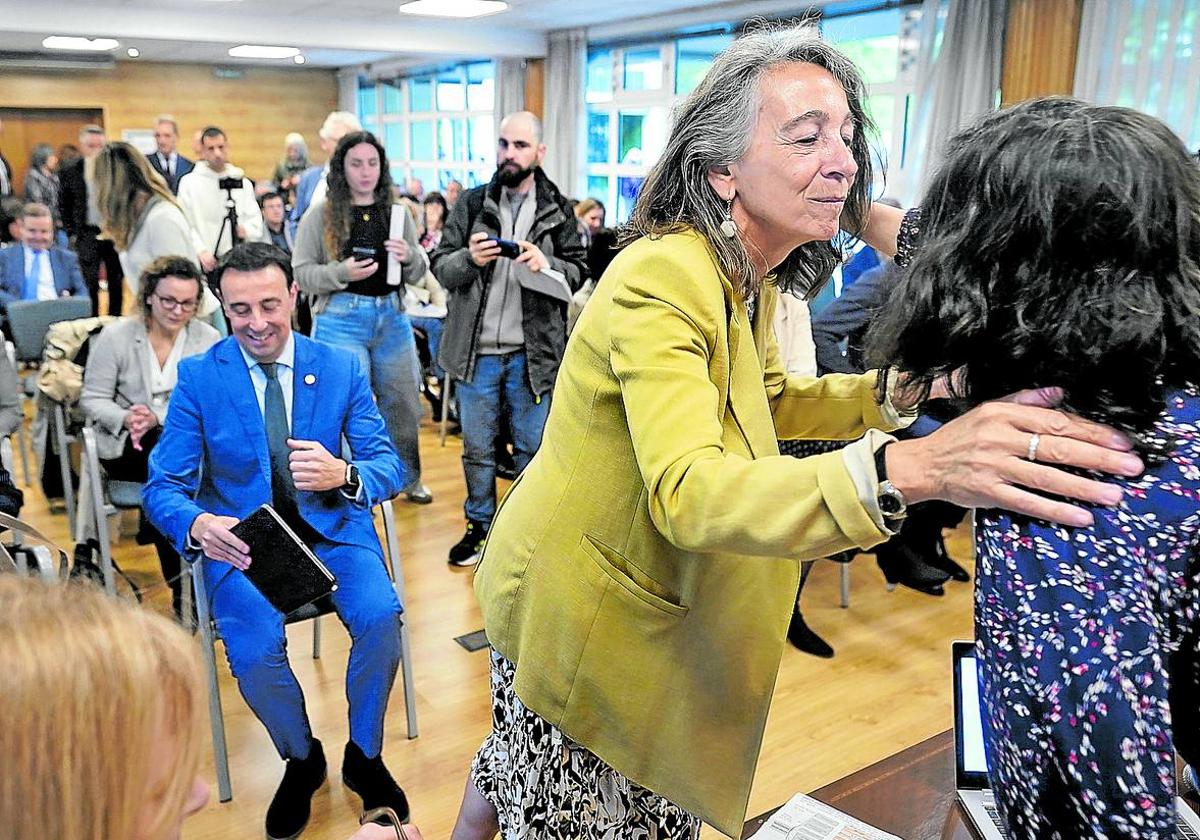 La delegada del Gobierno, Marisol Garmendia, ayer junto al vicelehendakari y consejero de Trabajo, el también socialista Mikel Torres.