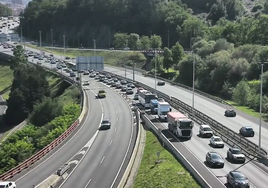 Retenciones en Rontegi por un accidente entre dos vehículos en La Avanzada