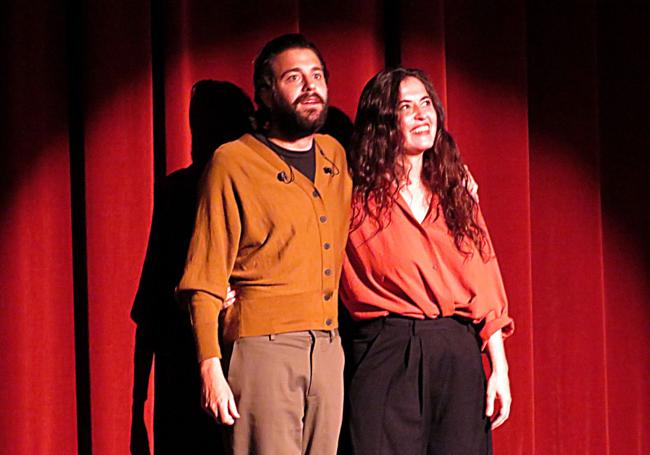 Salvador y Sílvia recibiendo la ovación tras el 'Txoria txori'.