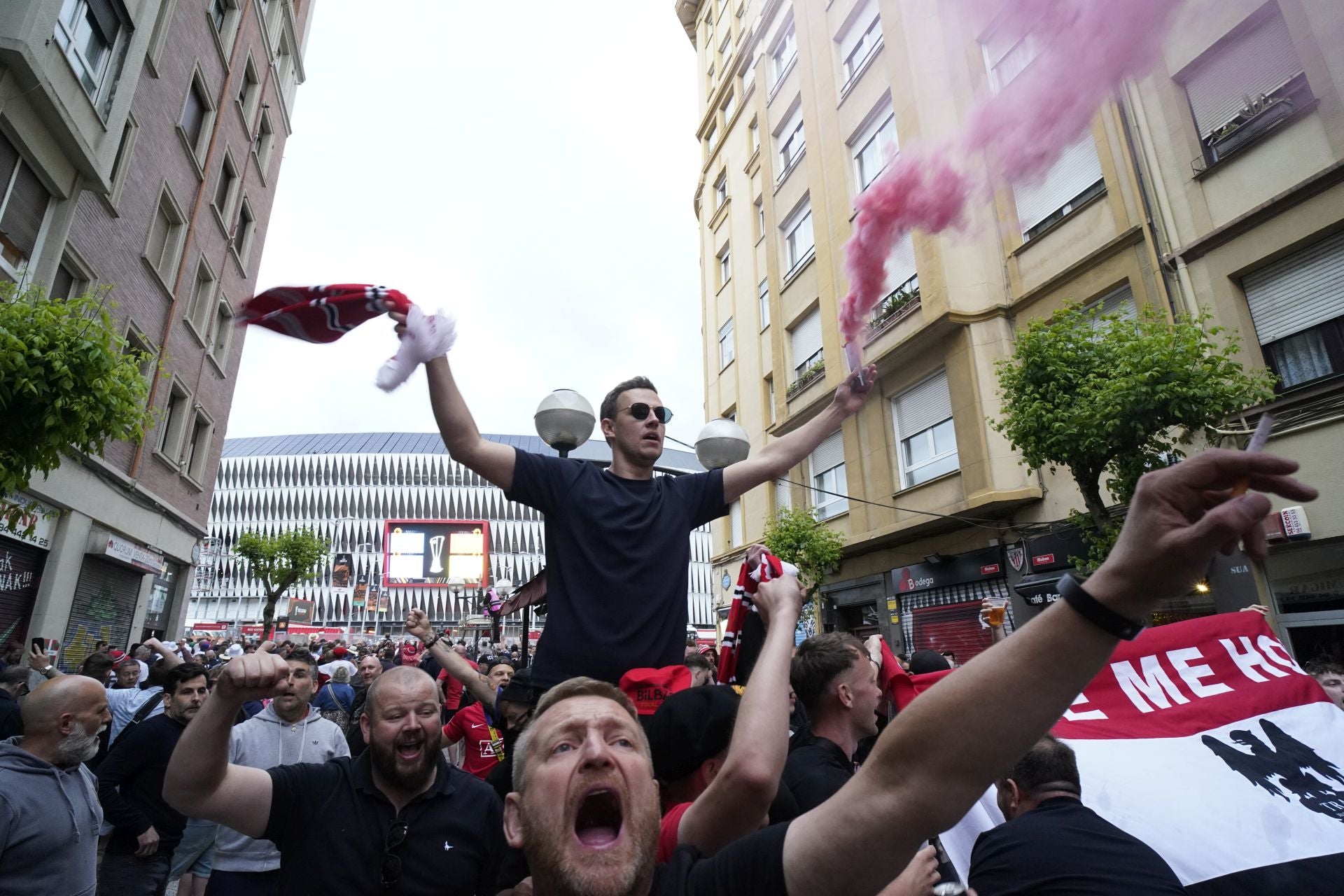 El acceso de los aficionados británicos a San Mamés