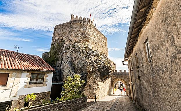 Castillo de San Vicente de la Barquera.