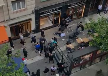Pelea con sillas y mesas en la calle Egaña: «Han empezado los de Manchester»