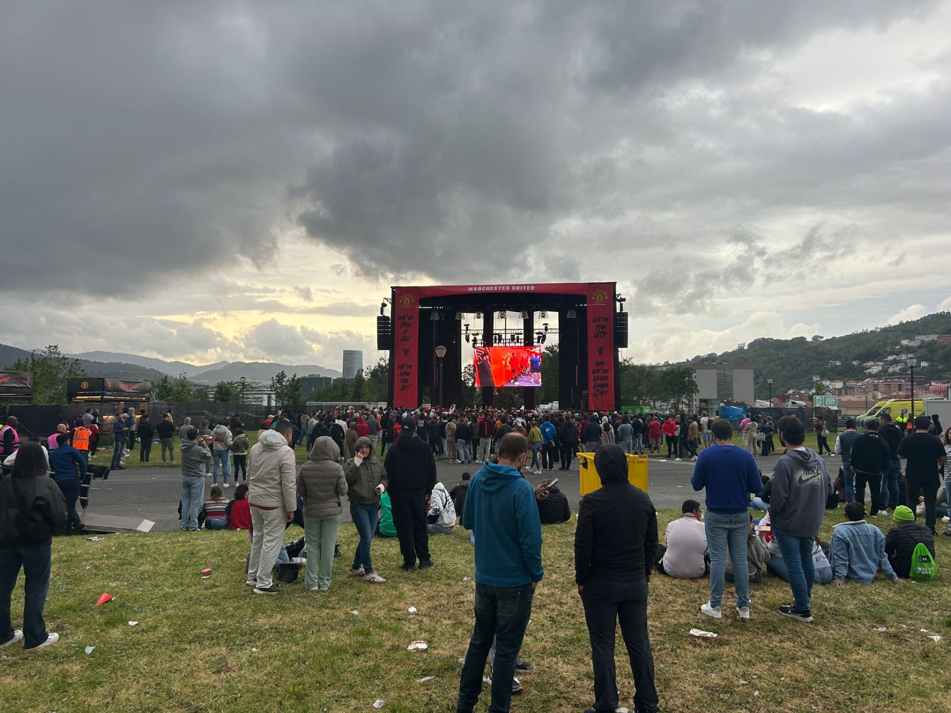 La afición de United se cita en la &#039;fan zone&#039; de Etxebarria