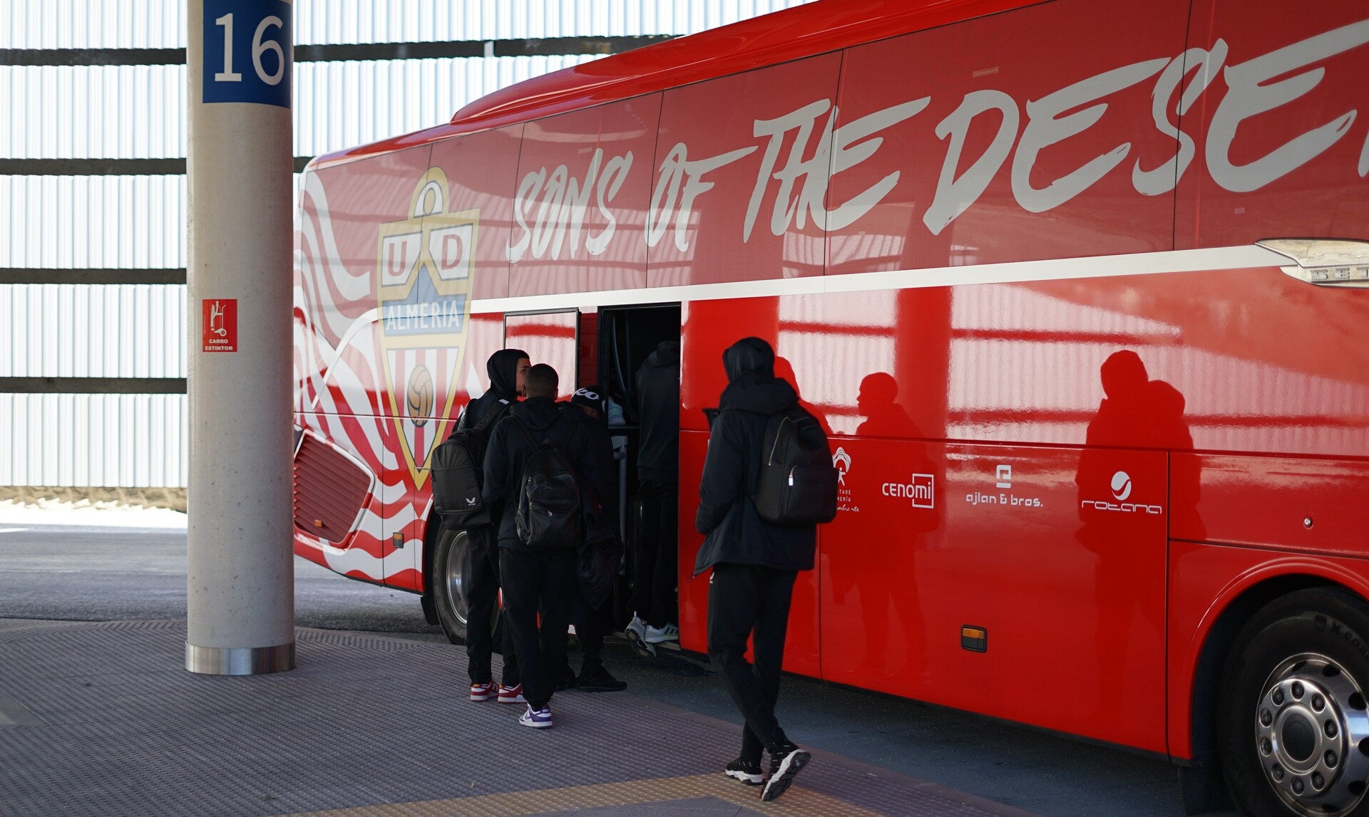 El Almería dormirá en Vitoria tras no encontrar hotel en la ciudad para la previa del partido contra el Mirandés