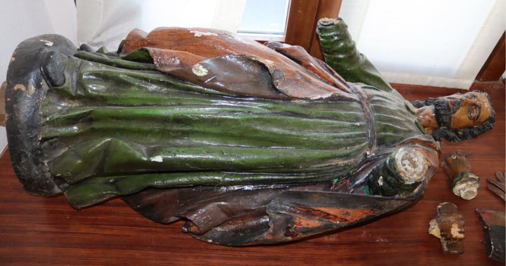 Escultura de San Adrián en Zalduondo.