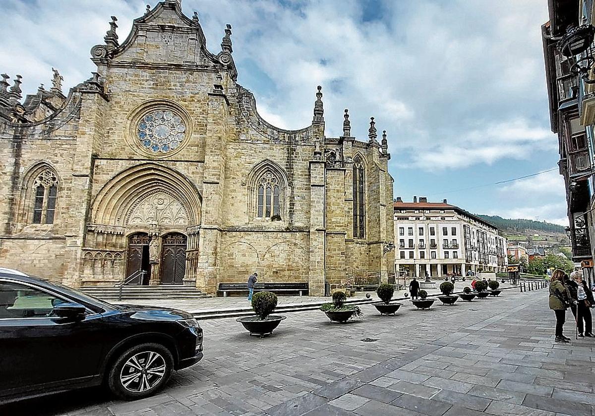 Balmaseda estrecha el cerco sobre el casco antiguo para evitar la entrada de vehículos