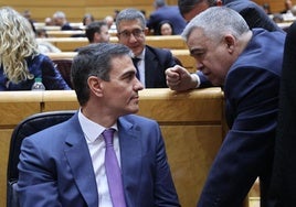 El presidente Pedro Sánchez y el número tres del PSOE, Santón Cerdán.