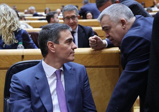 El presidente Pedro Sánchez y el número tres del PSOE, Santón Cerdán.