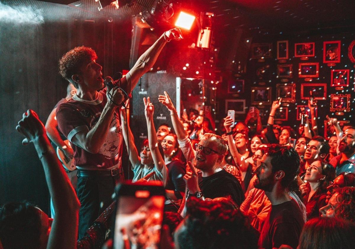 La banda Veintiuno ha denunciado la situación en la red social X.