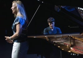 La mezzo Maite Arruabarrena y Joserra Senperena al piano en una imagen de archivo.