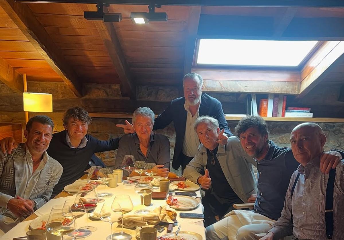 Figo y otros cargos de la UEFA disfrutan del Asador Etxebarri