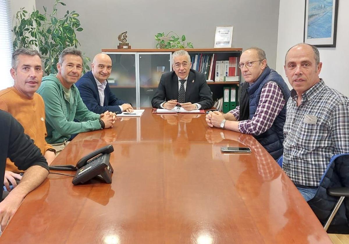 La plantilla de Azucarera en Miranda recibe el apoyo de la Junta ante la amenaza del ERE
