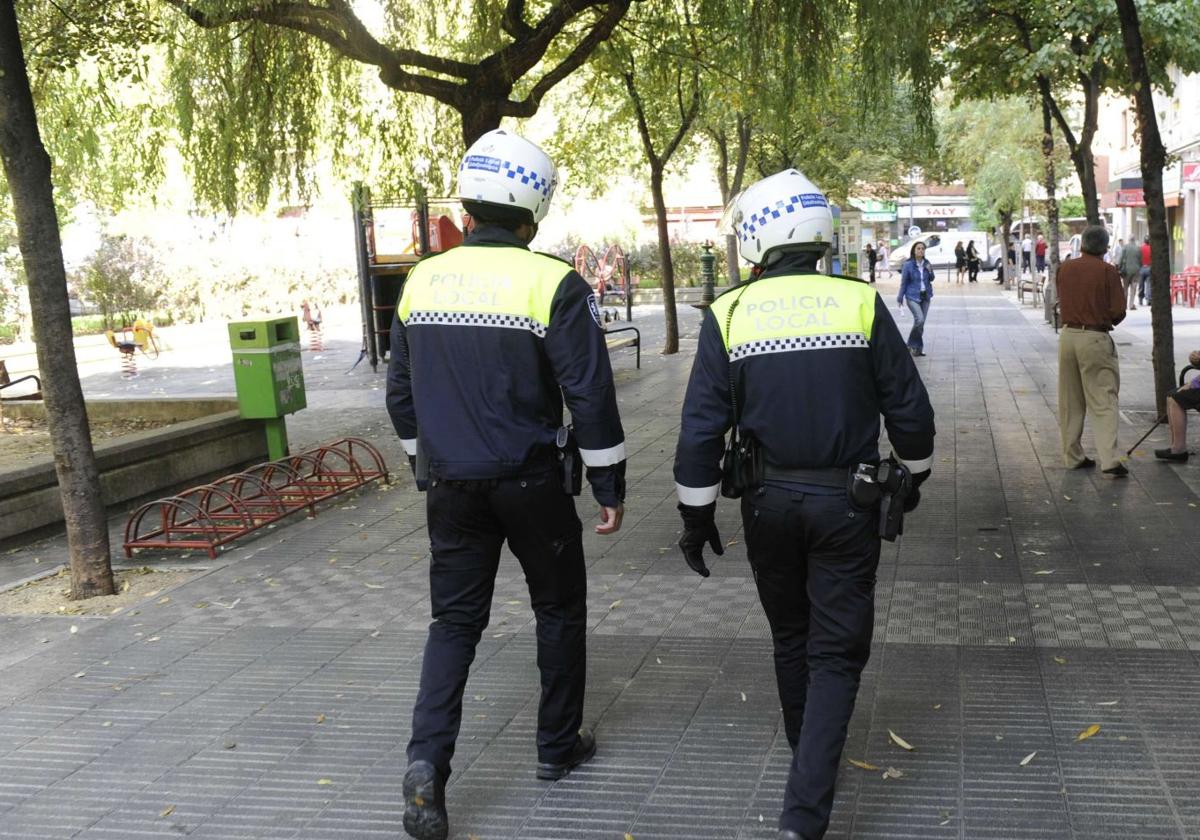 Detenido en Vitoria por golpear a otros dos hombres en Coronación