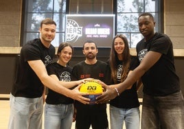 Integrantes de los equipos 3x3 y el entrenador en Artxanda.