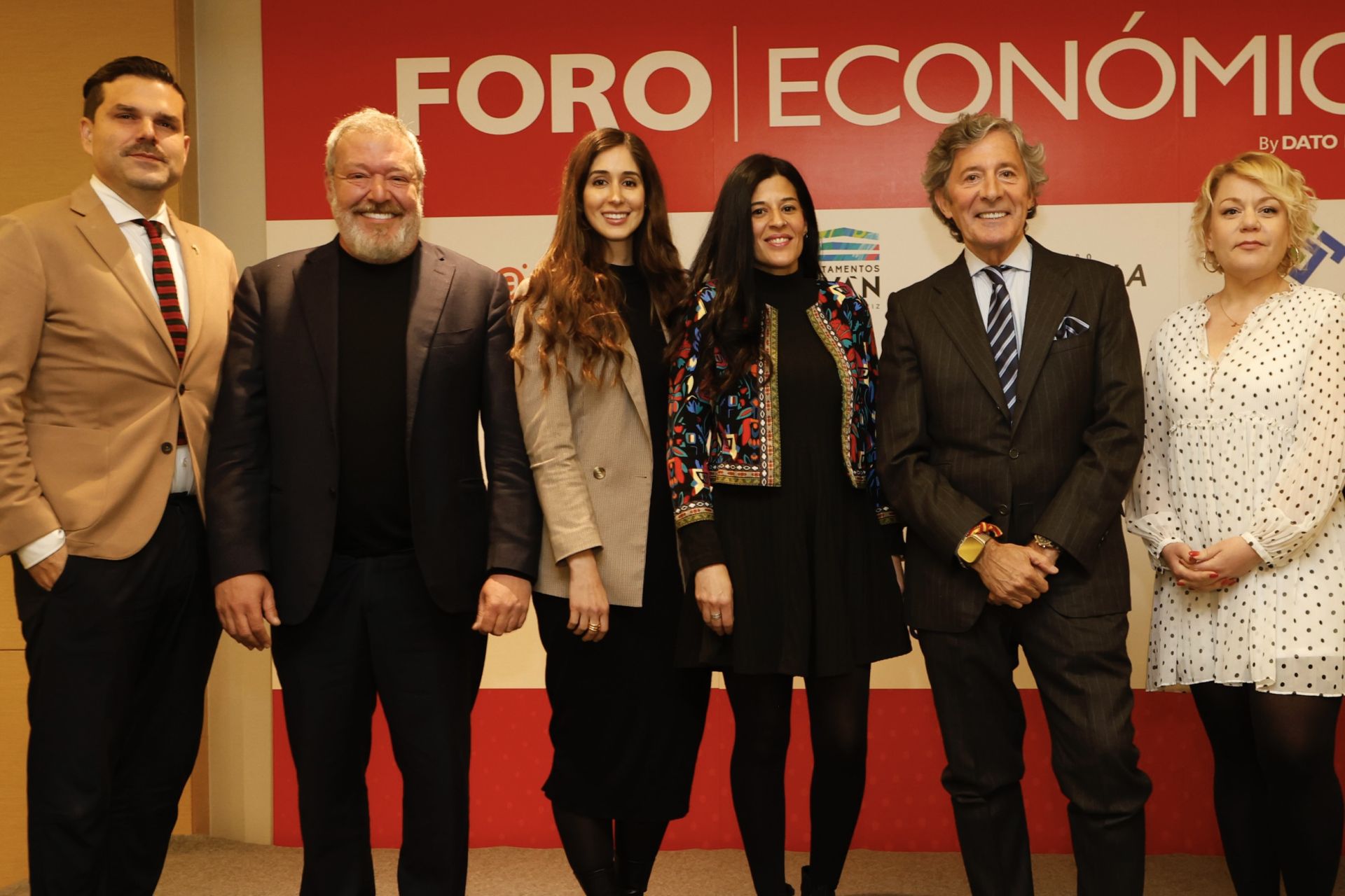 Patxi Sánchez, Álvaro Martínez, Miriam López, Nekane García, Jesús Álvarez y Nuria Ortega. 