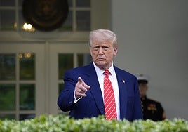 Donald Trump comparece para firmar órdenes ejecutivas y posibles aranceles.