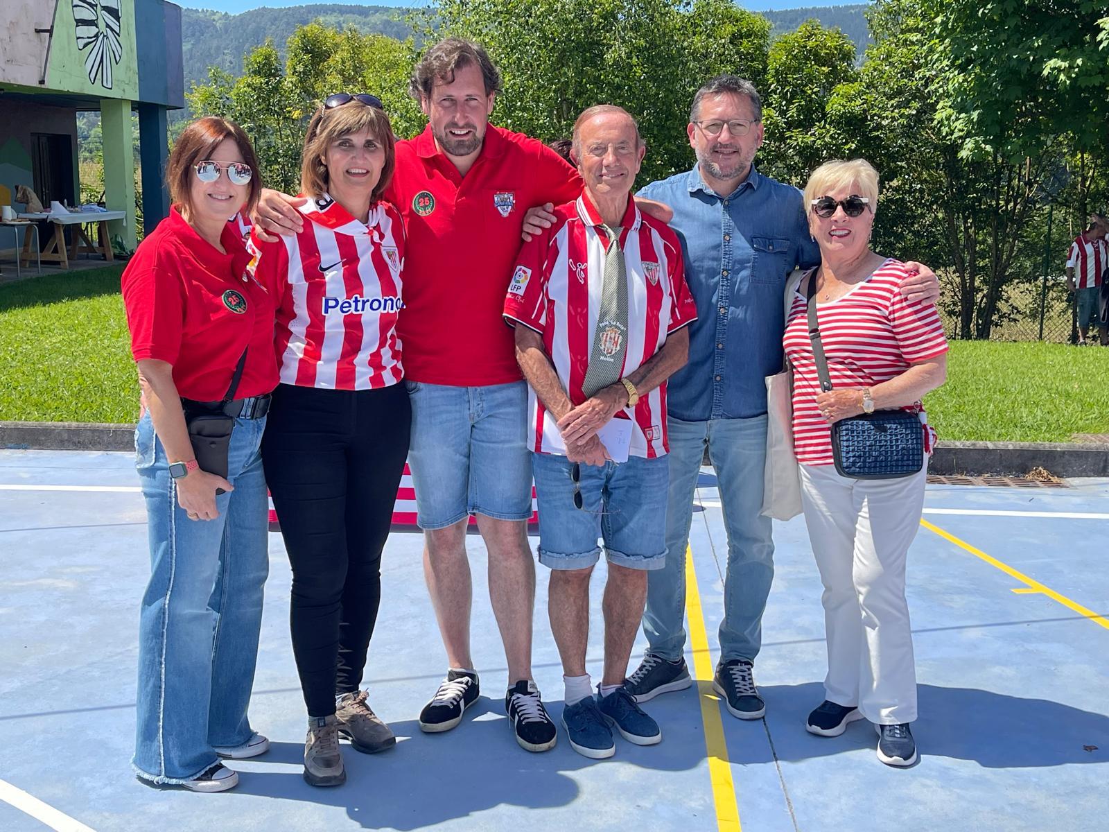 Gamiz-Fika se viste de rojiblanco en el hermanamiento de peñas del Athletic