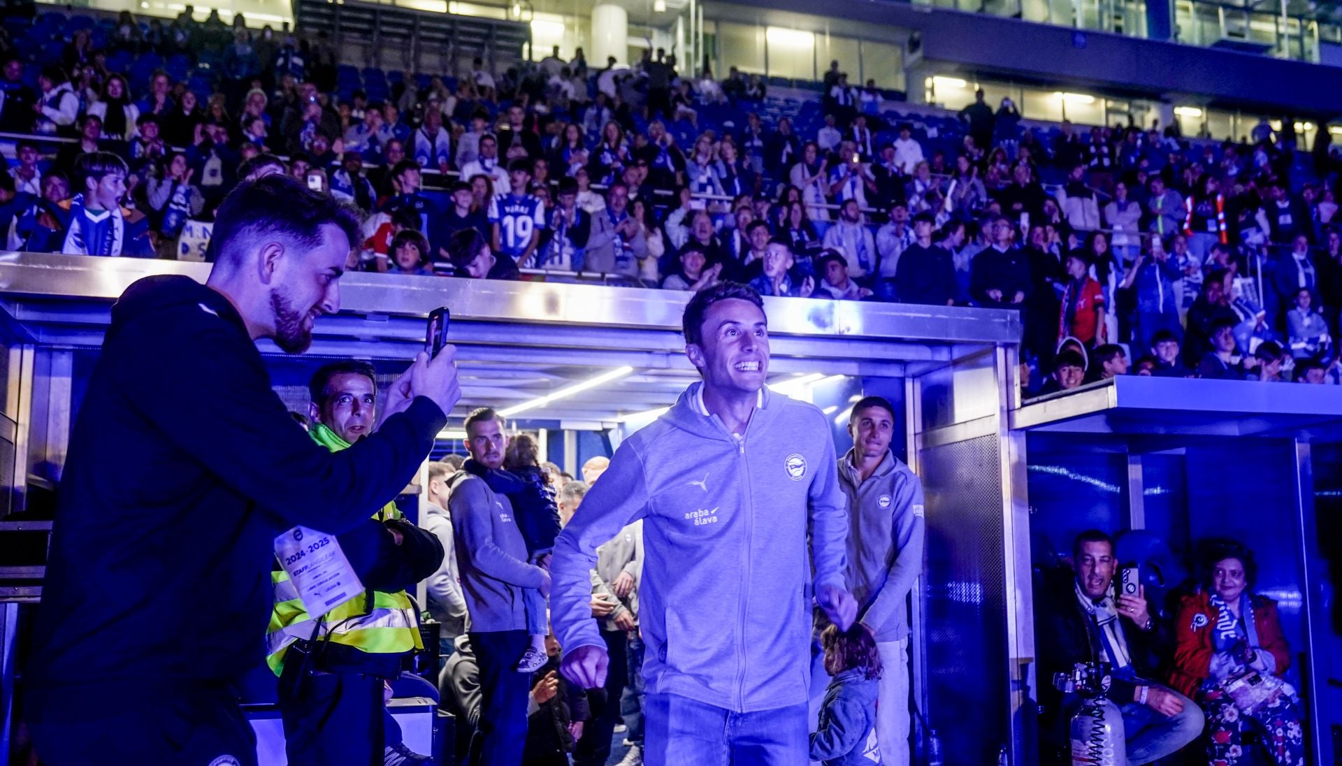 Las imágenes de la fiesta post-partido del Alavés