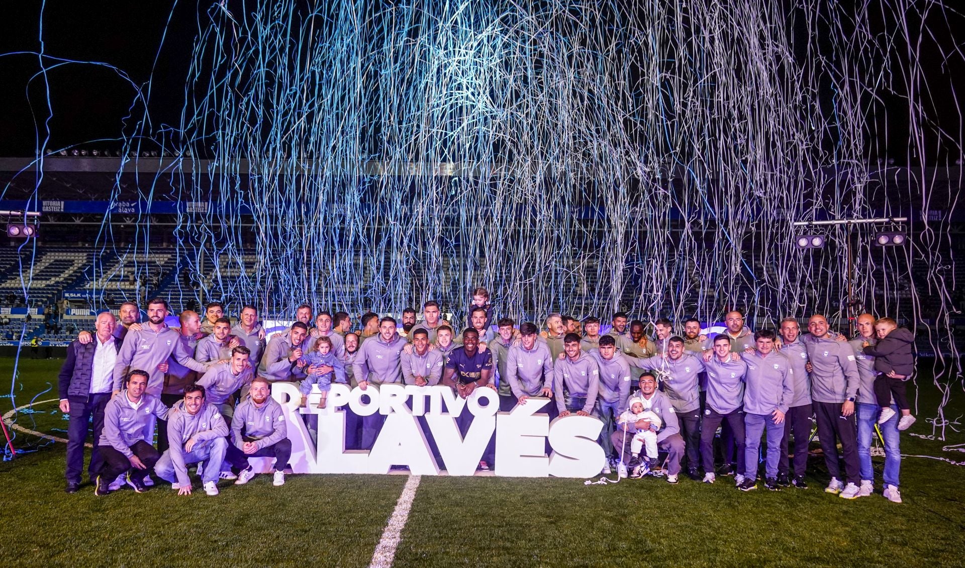 Las imágenes de la fiesta post-partido del Alavés