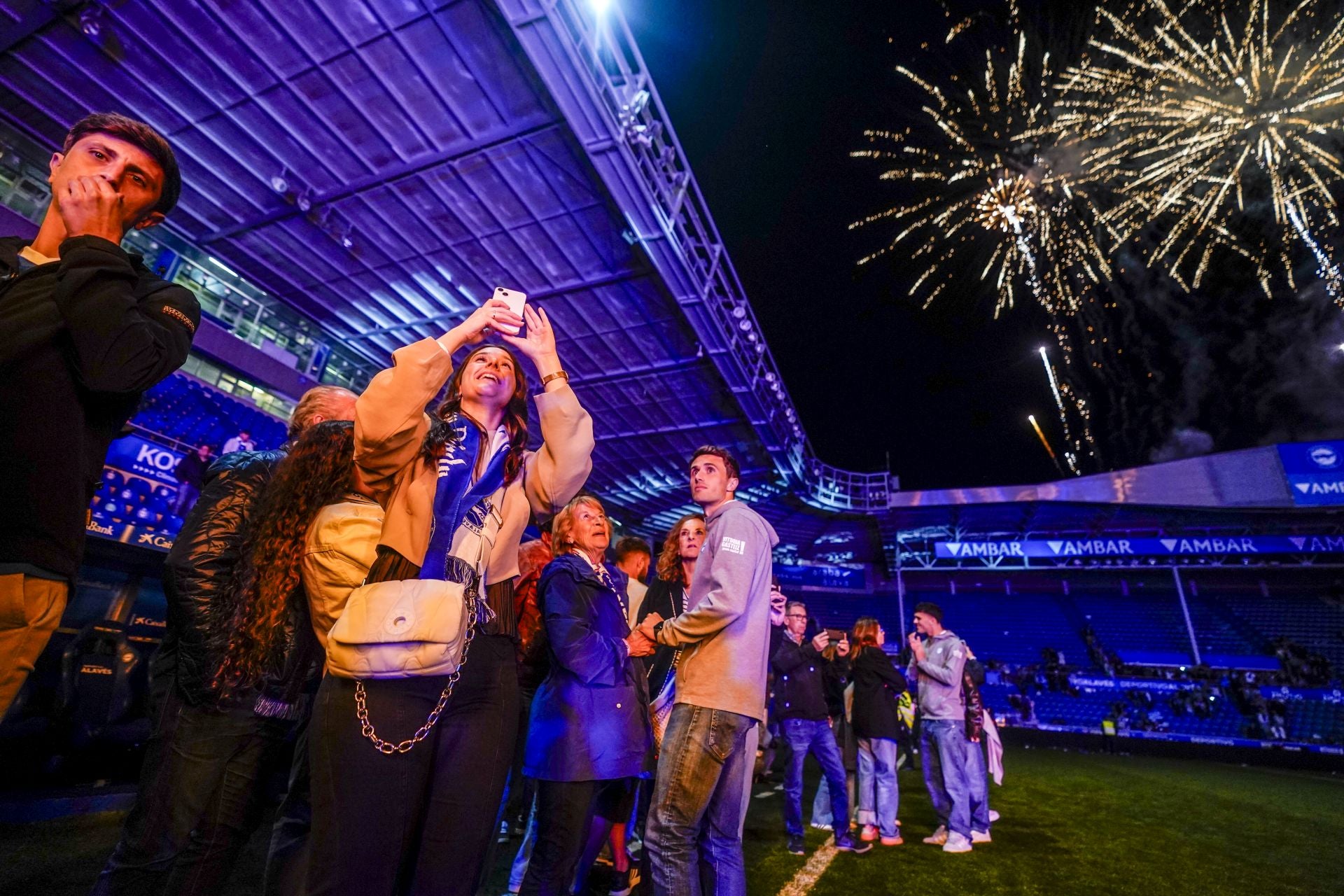 Las imágenes de la fiesta post-partido del Alavés