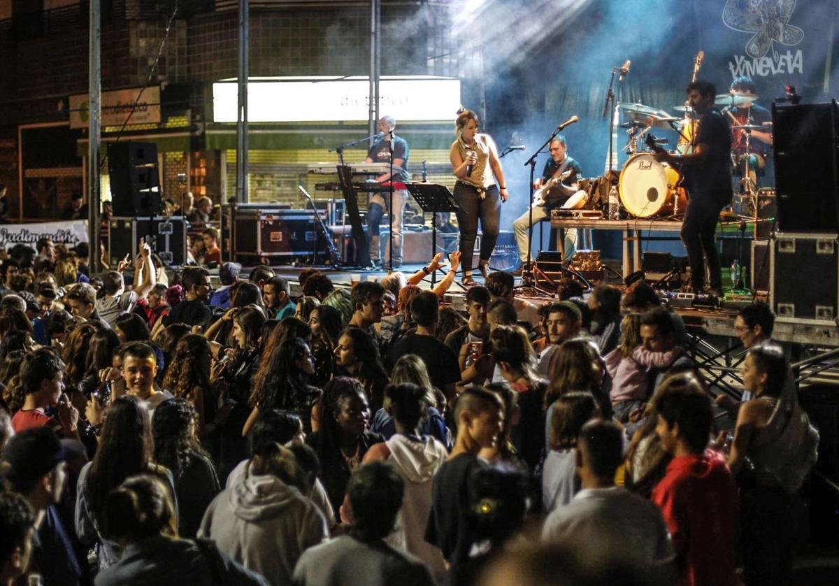 Los barrios de Vitoria encienden sus fiestas