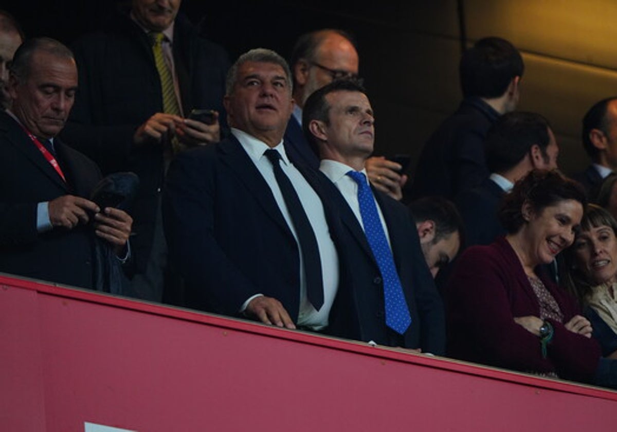 Joan Laporta y Jon Uriarte en el palco de San Mamés.