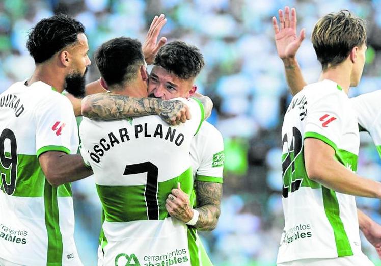 El Elche celebraba una victoria que le aupaba al segundo puesto de la tabla, en ascenso directo.