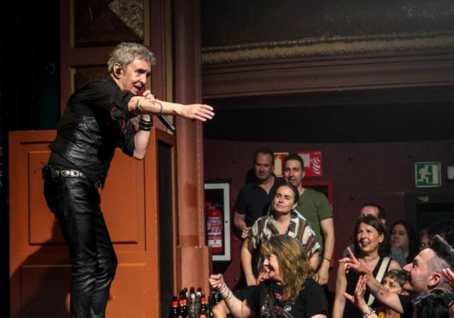 Ramoncín la gozó con el público a un palmo.