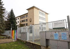 Acceso a ambos colegios.