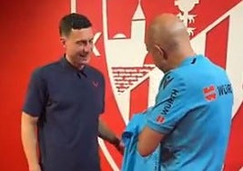 Los árbitros también rinden homenaje a De Marcos