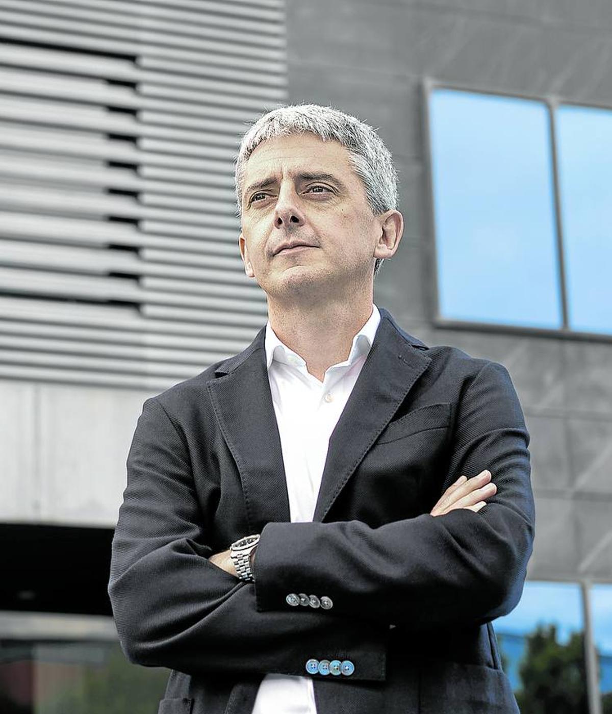Iñigo Atutxa en el exterior de las instalaciones de Cegasa.