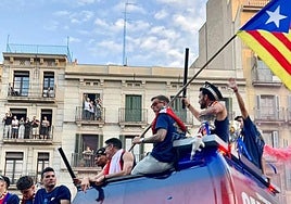 Iñigo Martínez celebra el doblete del Barça con una estelada.