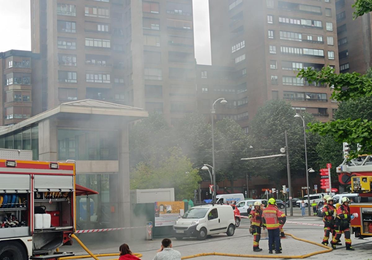 Reabren el acceso al metro en San Mamés cerrado por un incendio en una escalera mecánica