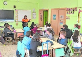 Pilar Morcillo acudió a Las Matillas para hablar con el alumnado.