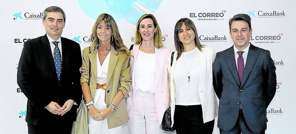 Asier Gerediaga, Amaia Rodríguez, Estíbaliz Olabarri, Elena Abando y Rubén Riaño.