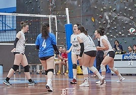 Las jugadoras del Amatter Ekialde celebran un punto.