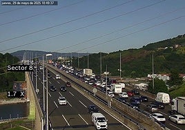 Finalizan las retenciones en Rontegi y la A-8 por una colisión entre dos vehículos en Erandio