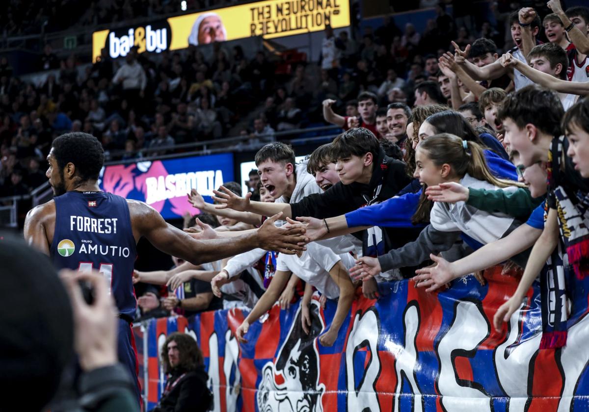 Autobuses gratis a Madrid y 125 entradas a 25 euros para ver el Baskonia en el inicio del play off