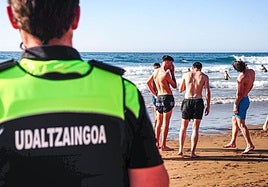 Imagen de este jueves en la playa de Larrabasterra en Sopela.