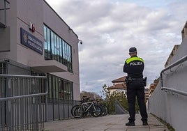 Exterior de la comisaría de la Policía Local en la calle José Erbina.