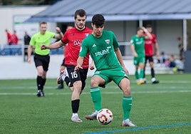 Ander Varona en un partido con el Arenas.