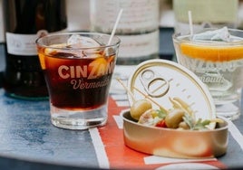 La ruta de vermut Cinzano de Bilbao bate récord con 112 participantes