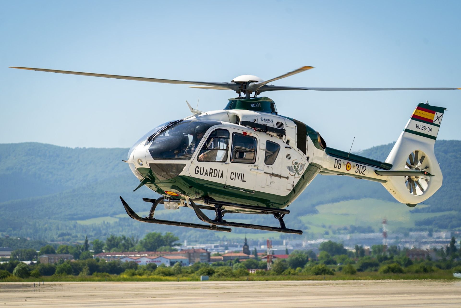 El &#039;águila&#039; de la Guardia Civil que salva vidas y rastrea el crimen desde Álava