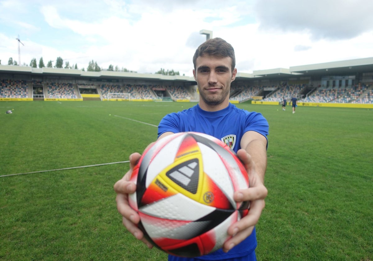 Pablo Santiago, extremo del Barakaldo, maneja varias ofertas de equipos de Segunda División.